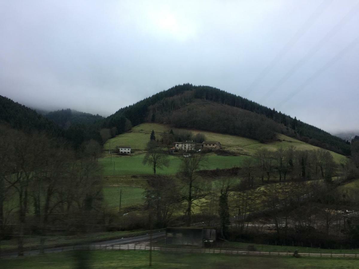 Le Chatel En Beaujolais Valsonne Bagian luar foto