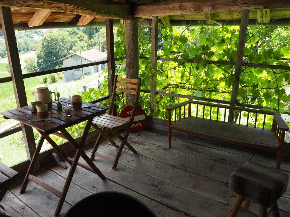 Le Chatel En Beaujolais Valsonne Bagian luar foto