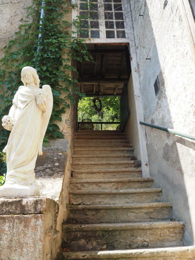 Le Chatel En Beaujolais Valsonne Bagian luar foto