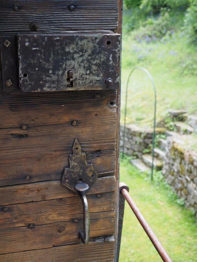 Le Chatel En Beaujolais Valsonne Bagian luar foto